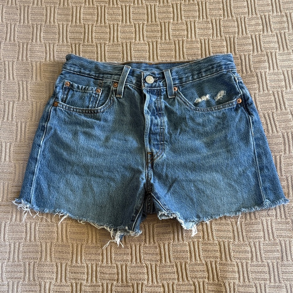 100% Cotton Levi's Blue Distressed Denim Cutoff Shorts